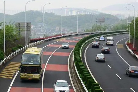 贵州高速公路送油救援|汽车轮胎修